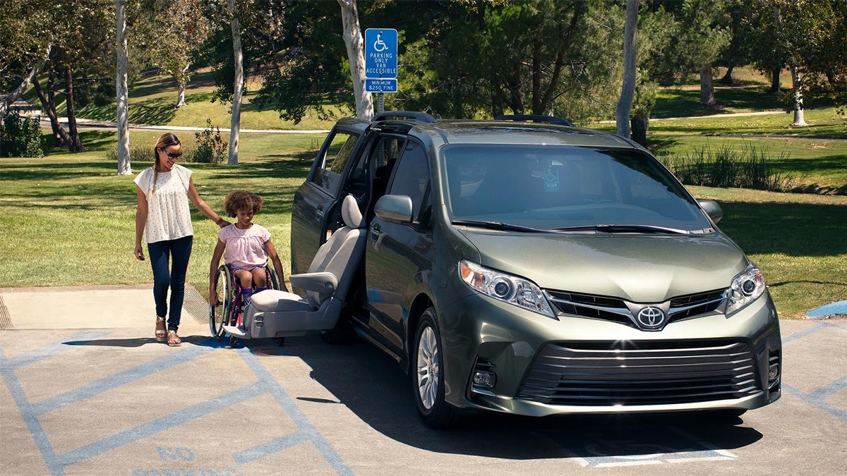 2019 Toyota Sienna with Auto Access Seat from Mac Haik Toyota in League City, TX