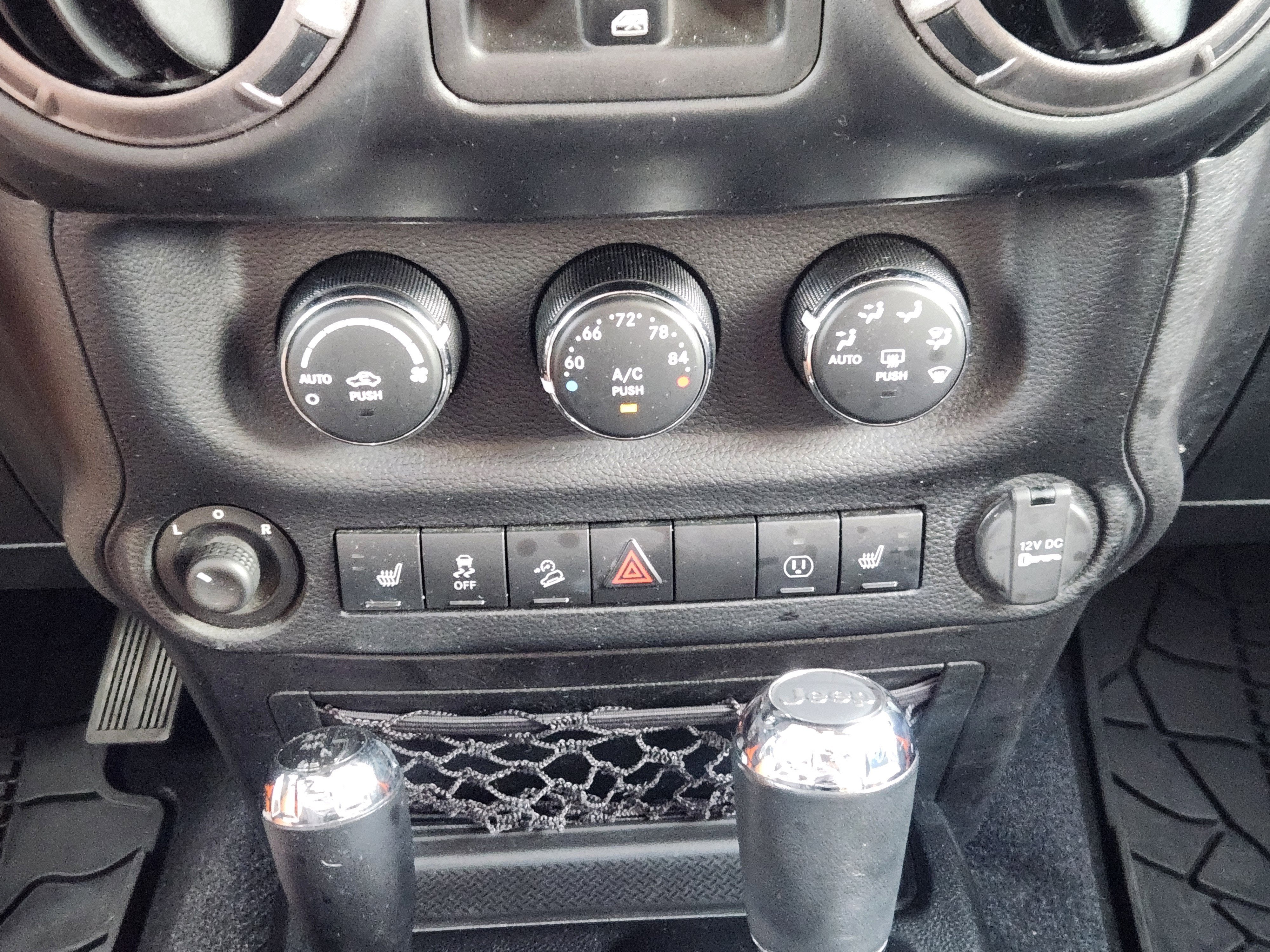 2013 Jeep Wrangler Unlimited Sahara LIFTED