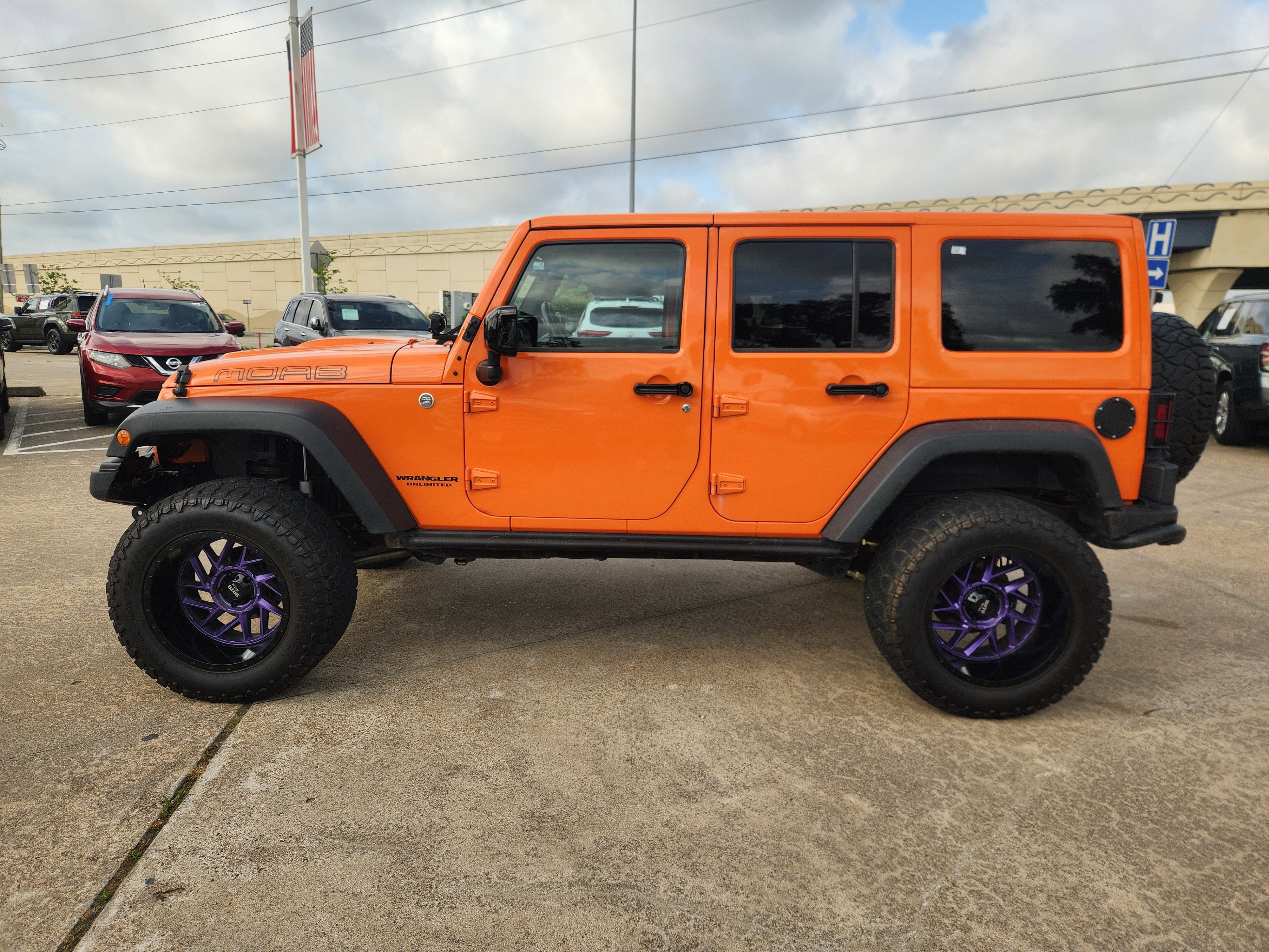 2013 Jeep Wrangler Unlimited Sahara LIFTED