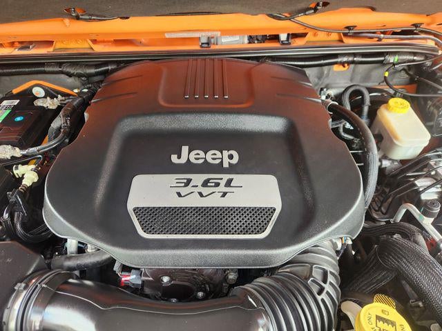 2013 Jeep Wrangler Unlimited Sahara LIFTED