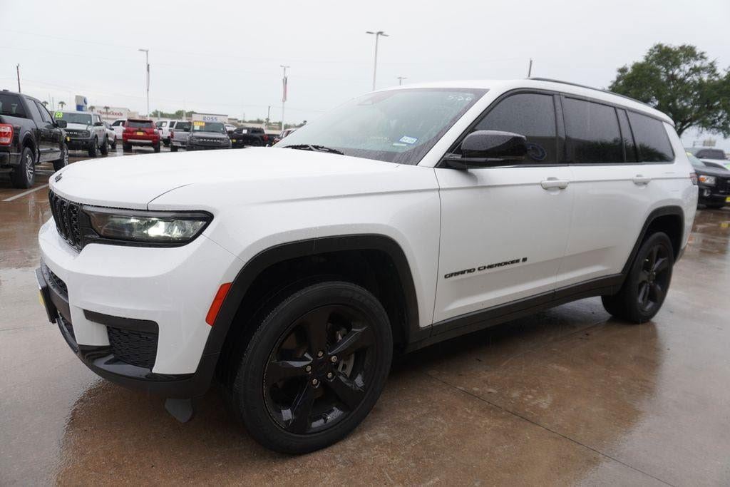 2023 Jeep GRAND CHEROKEE Base