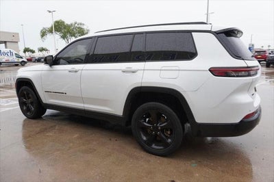 2023 Jeep GRAND CHEROKEE Base
