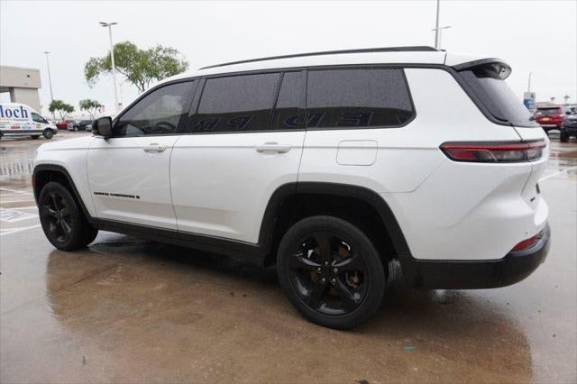 2023 Jeep GRAND CHEROKEE Base