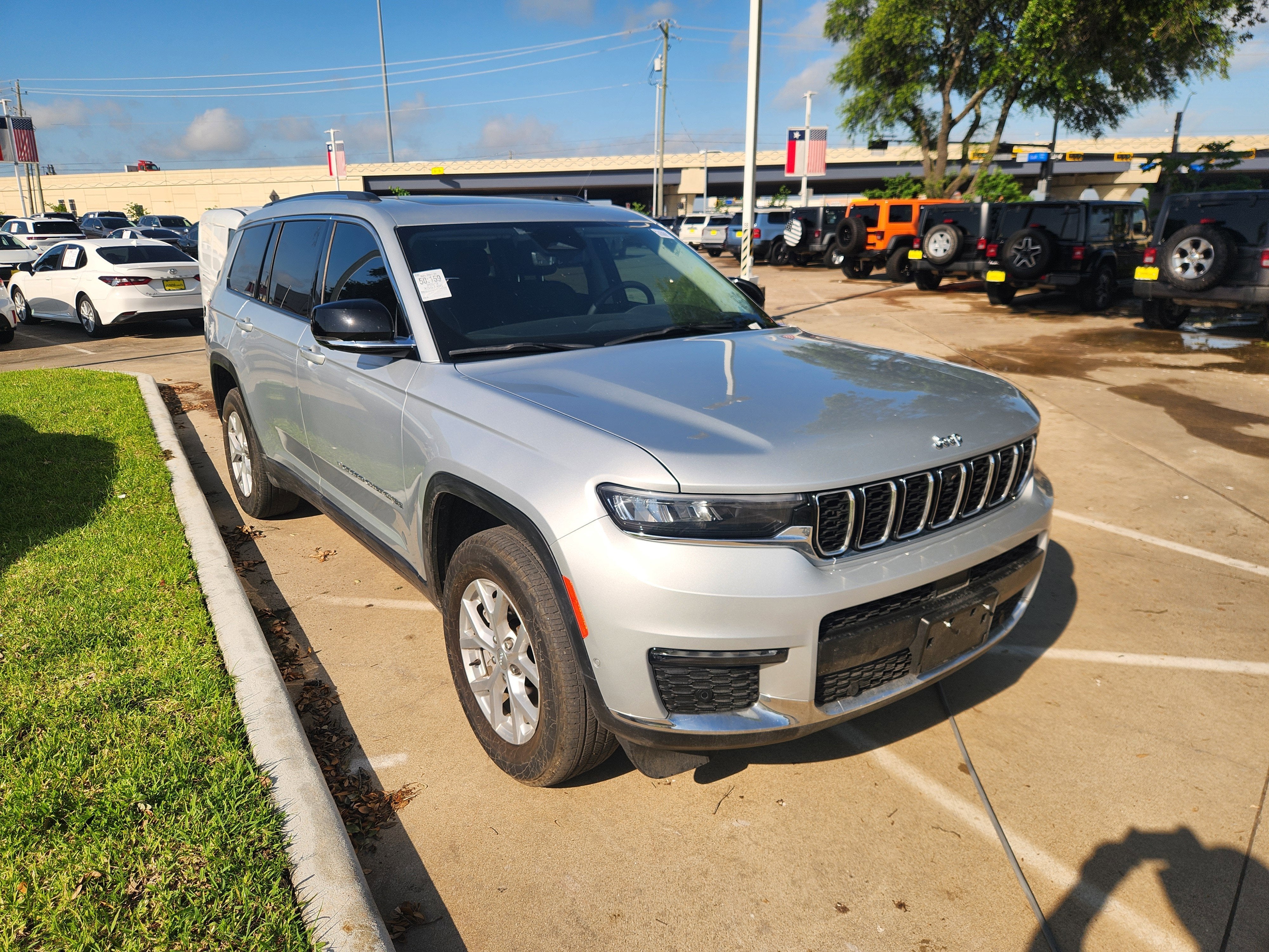 2023 Jeep Grand Cherokee L Limited 4x4's photo