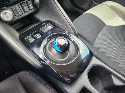 2022 Nissan LEAF SV