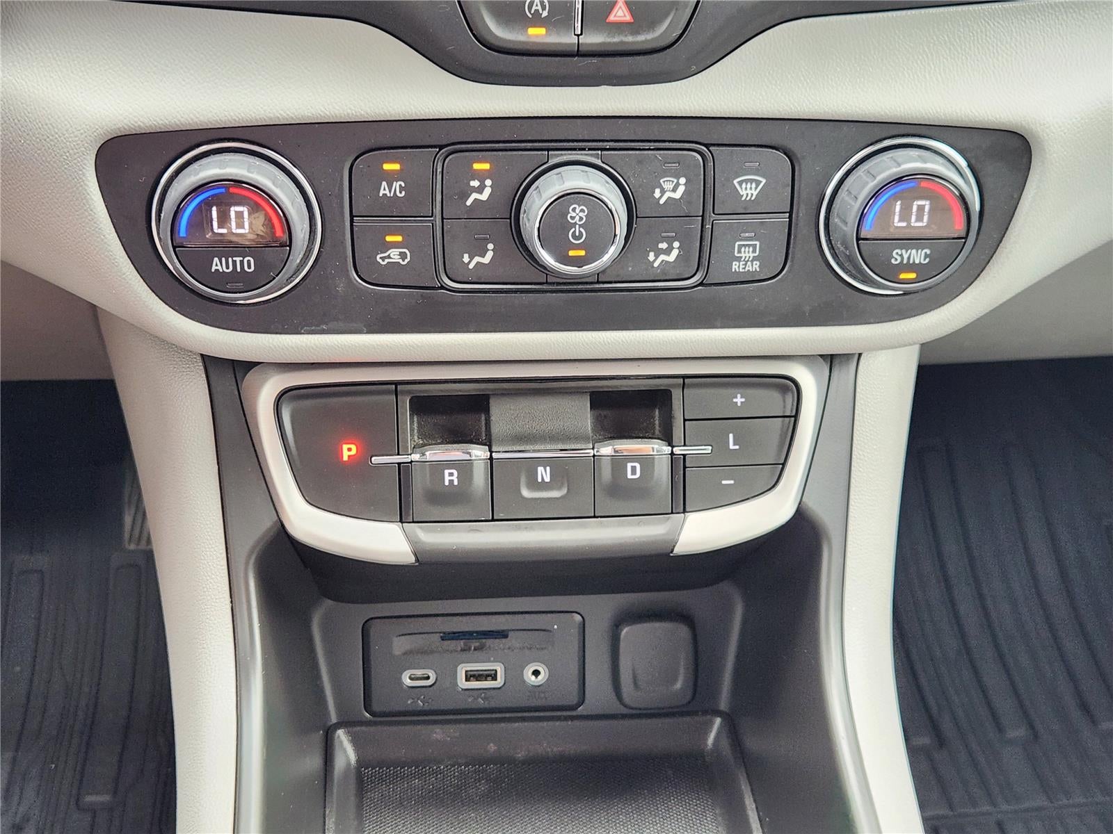 2023 GMC TERRAIN Base