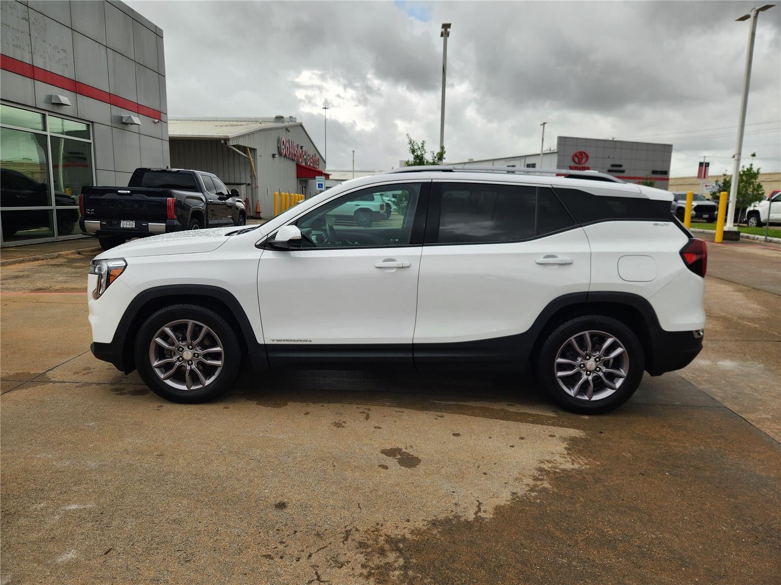 2023 GMC TERRAIN Base