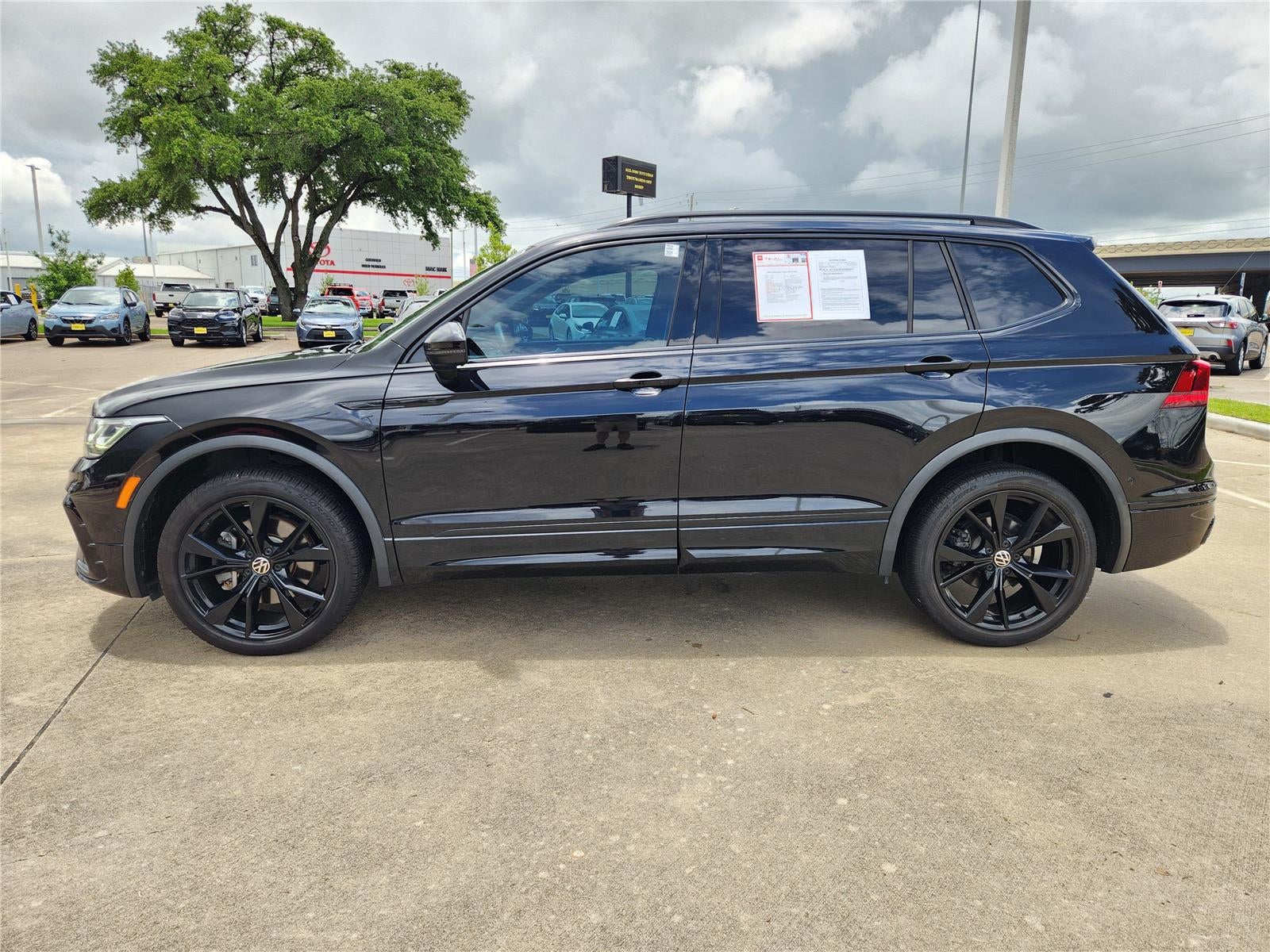 2024 Volkswagen Tiguan SEL R-Line