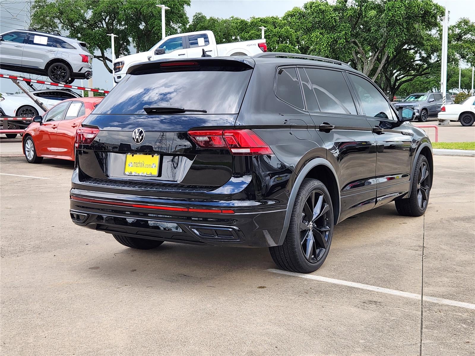 2024 Volkswagen Tiguan SEL R-Line
