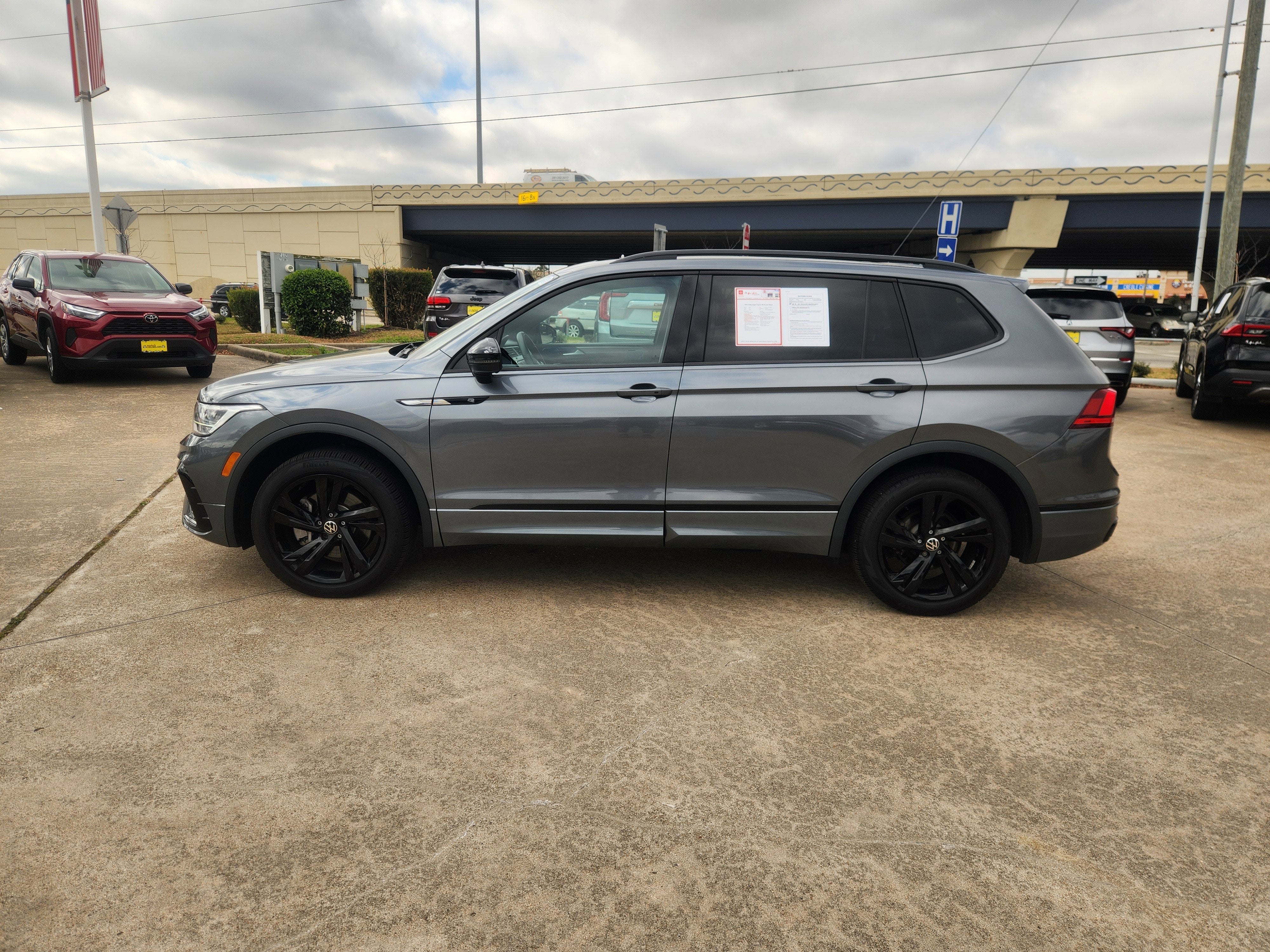 2024 Volkswagen Tiguan 2.0T SE R-Line Black