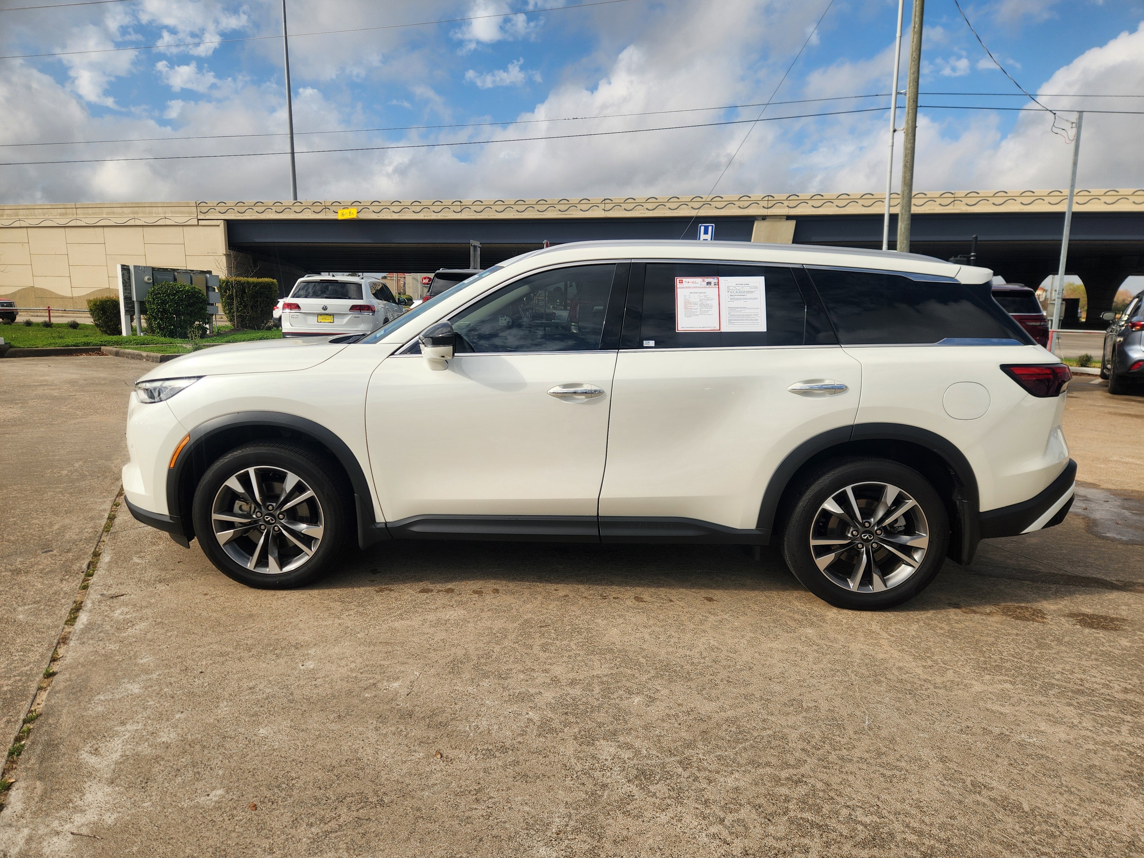 2025 INFINITI QX60 LUXE
