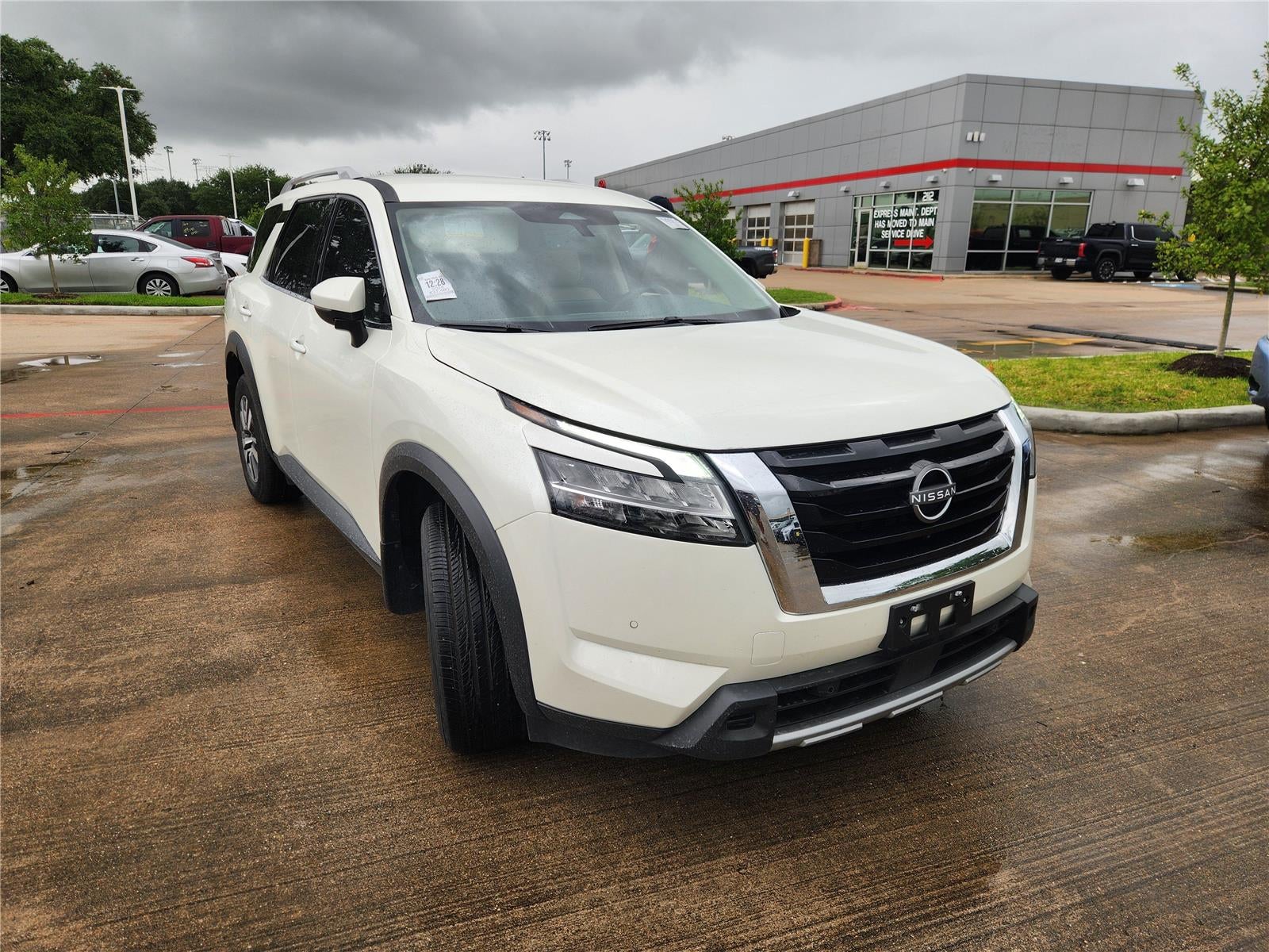 2024 Nissan PATHFINDER Base