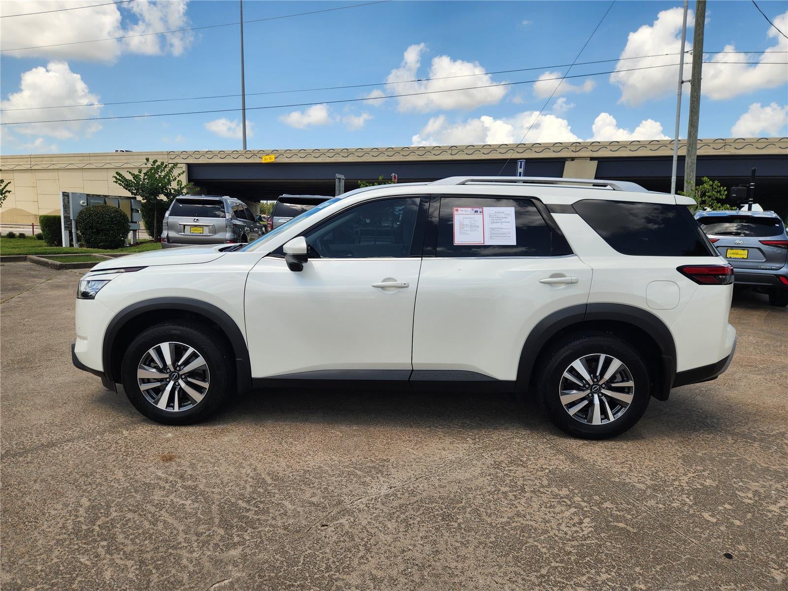 2024 Nissan Pathfinder SL