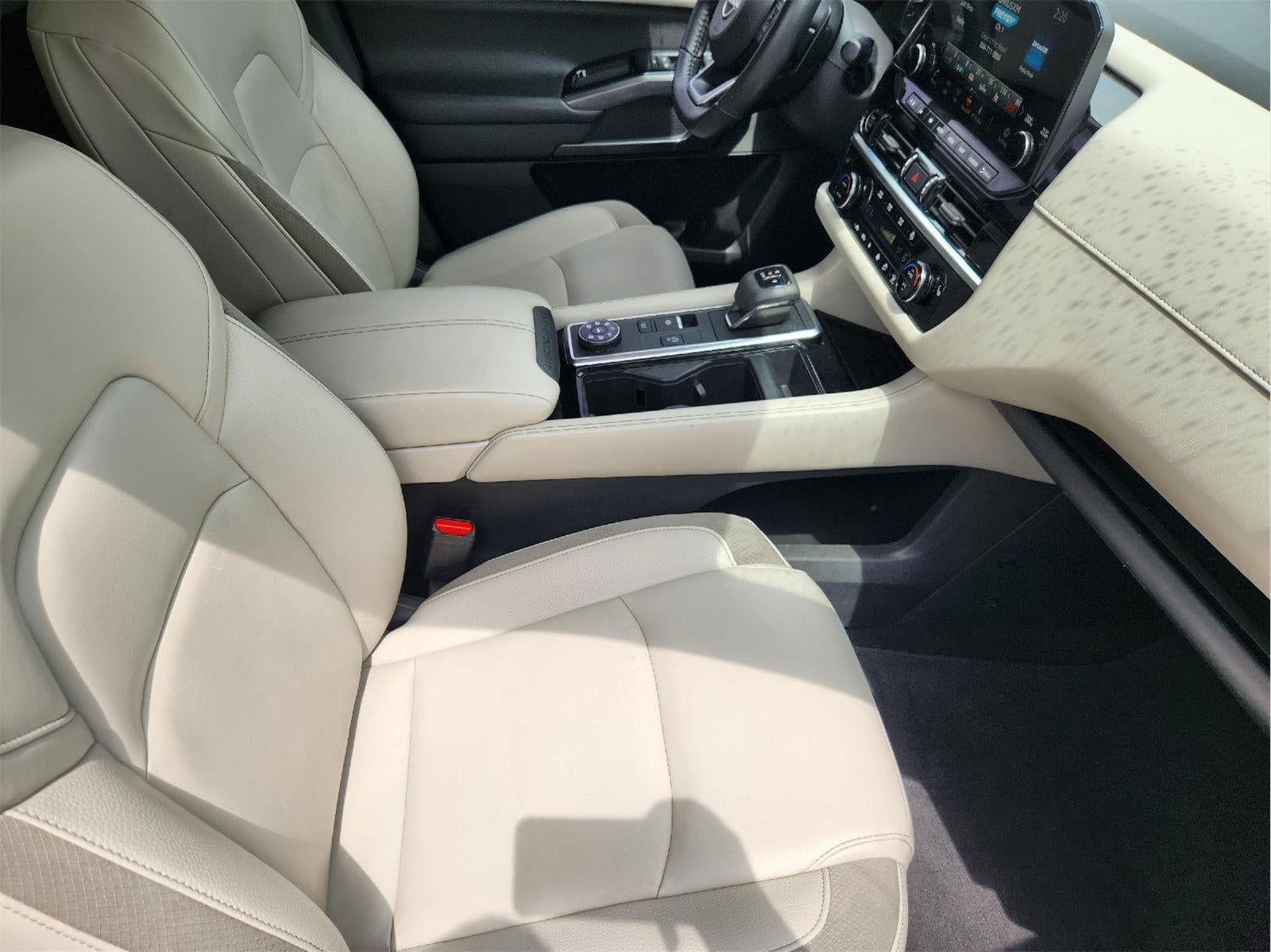 2022 Nissan Pathfinder SL