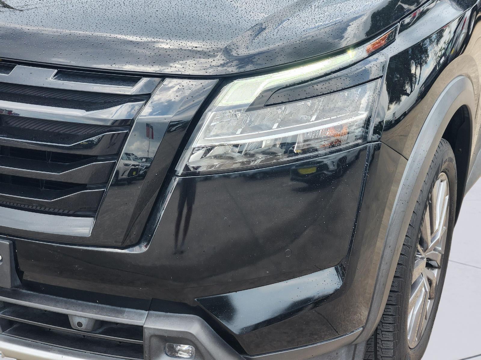 2022 Nissan Pathfinder SL
