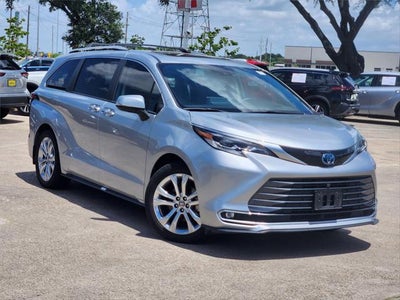 2022 Toyota Sienna Platinum 7-Passenger