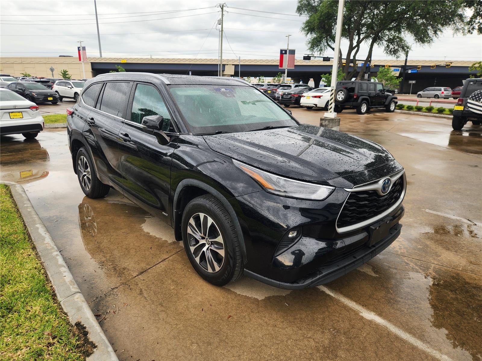 2023 Toyota Highlander Hyb Base
