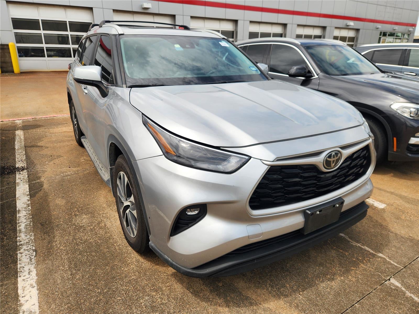 2023 Toyota Highlander XLE FWD's photo