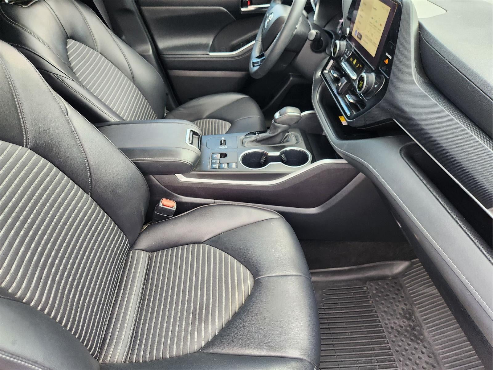 2024 Toyota HIGHLANDER Base