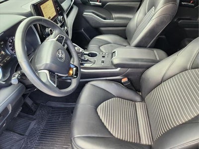 2024 Toyota HIGHLANDER Base