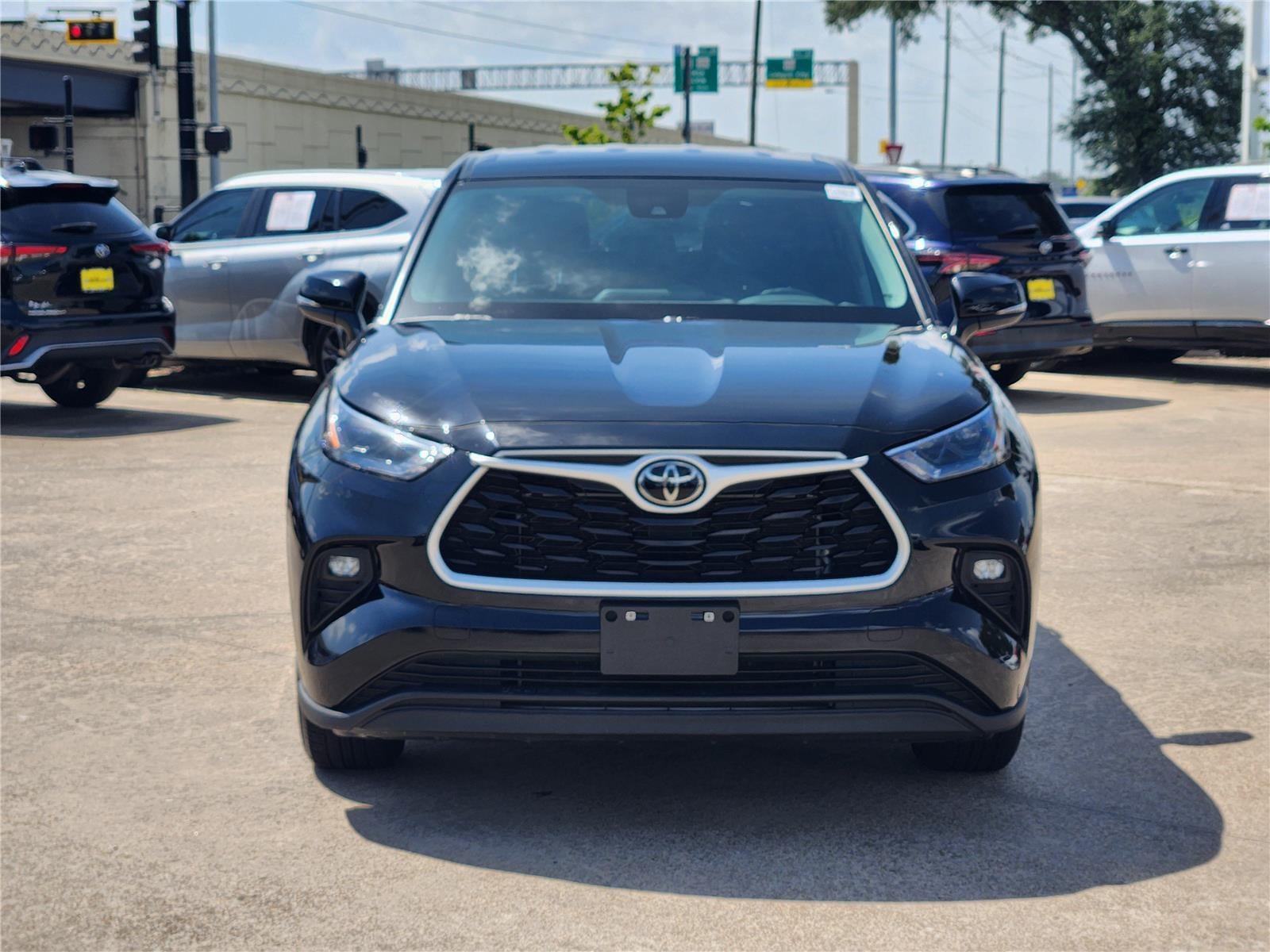 2025 Toyota Highlander LE