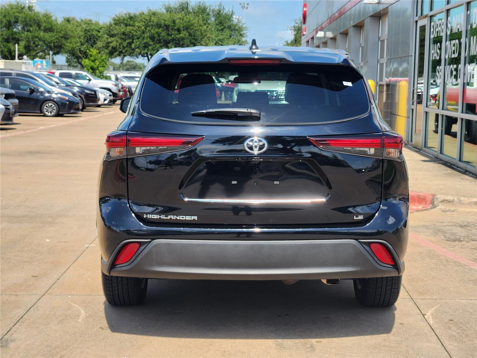 2025 Toyota Highlander LE