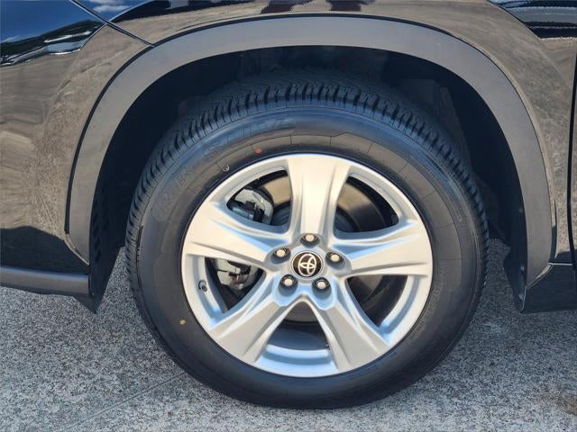 2025 Toyota Highlander LE