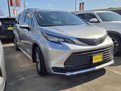 2023 Toyota Sienna LE