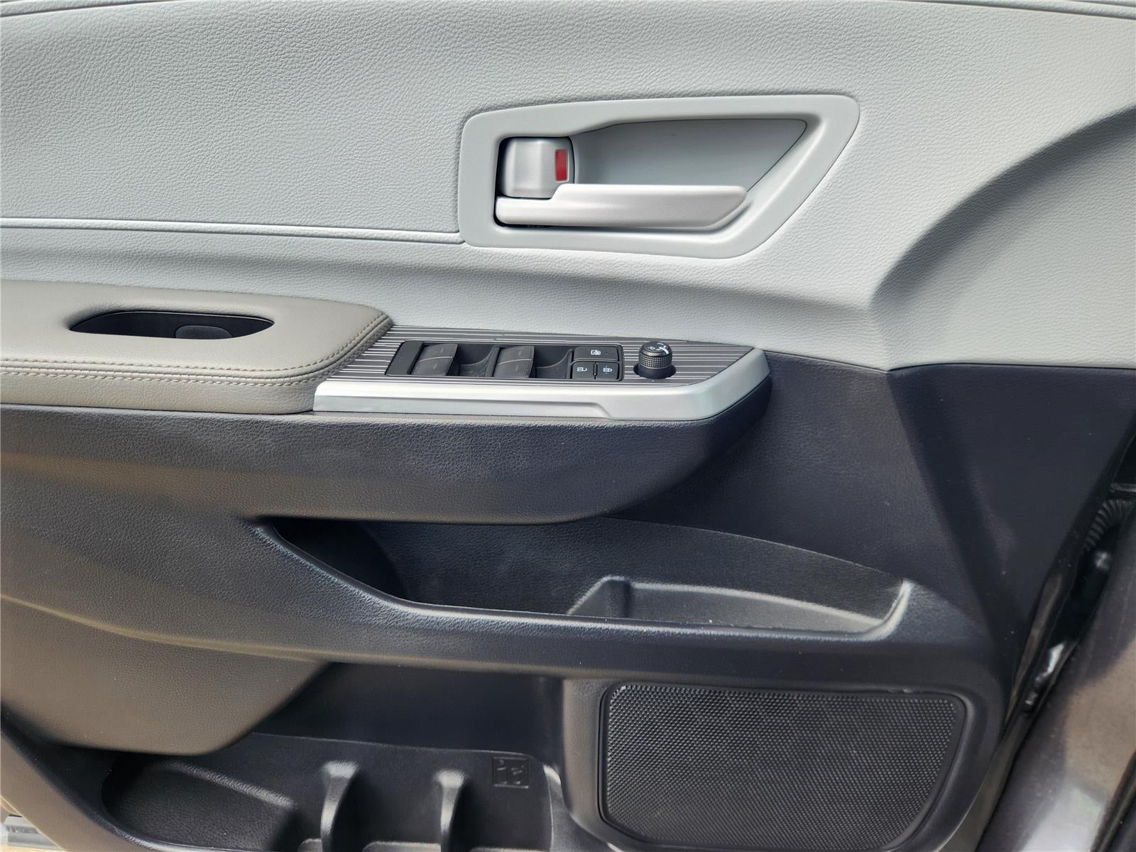 2025 Toyota Sienna LE