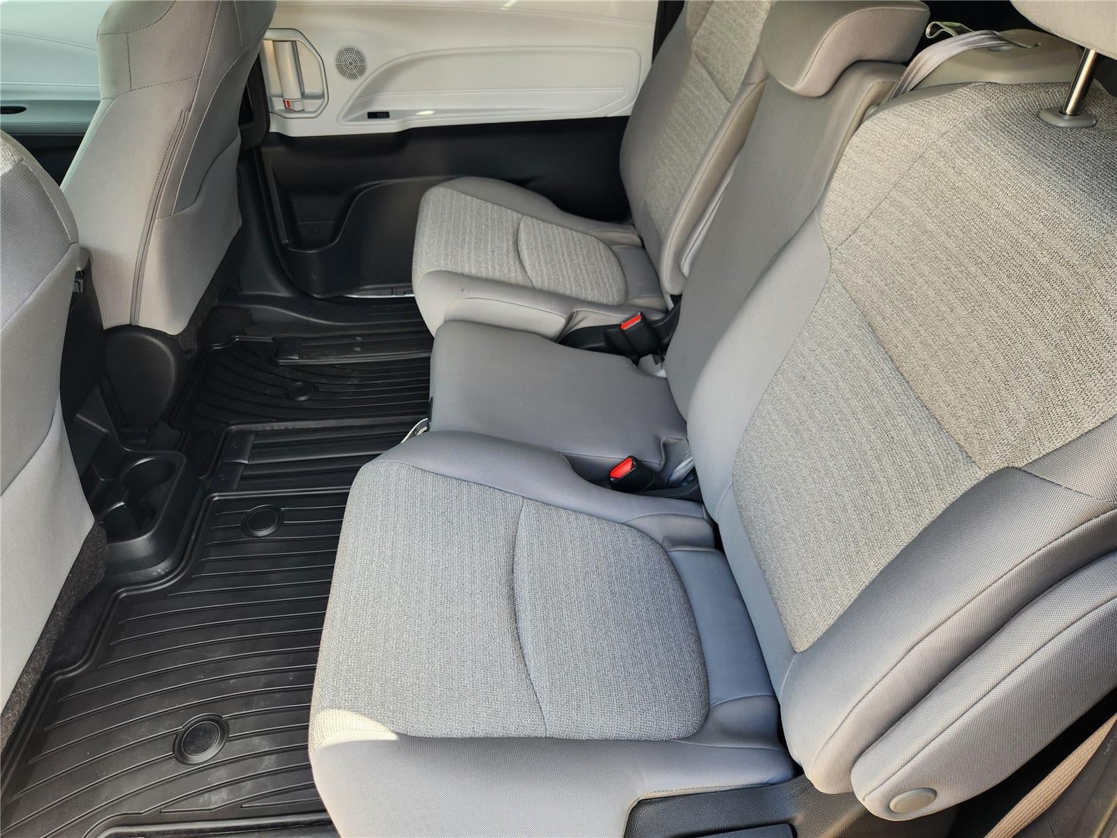 2025 Toyota Sienna LE
