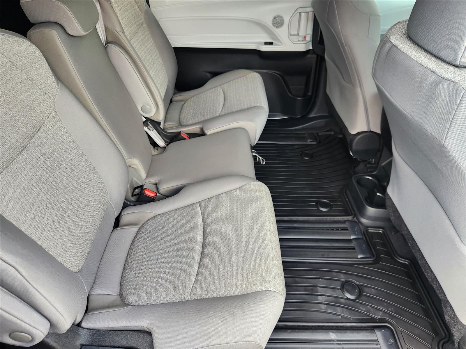 2025 Toyota Sienna LE