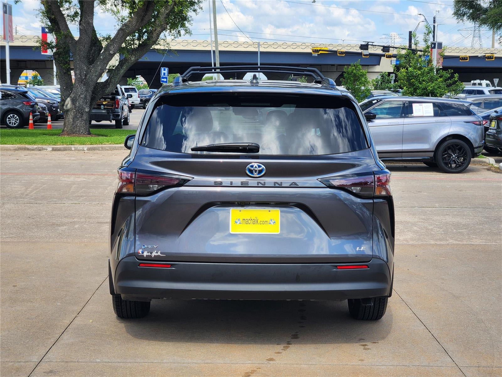 2025 Toyota Sienna LE