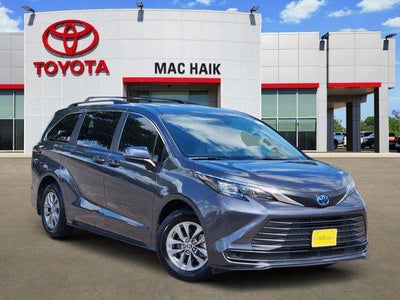 2025 Toyota Sienna LE