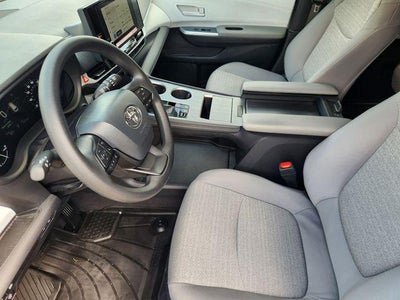 2025 Toyota Sienna LE