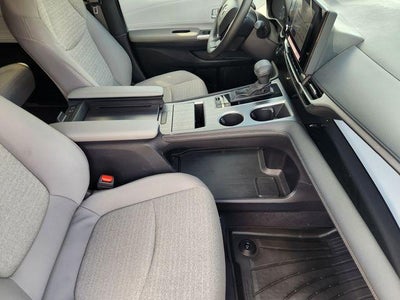 2025 Toyota Sienna LE