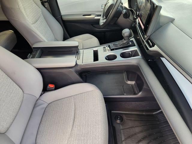 2025 Toyota Sienna LE