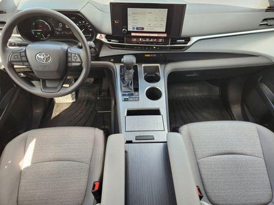 2025 Toyota Sienna LE