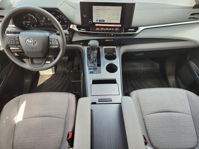 2025 Toyota Sienna LE