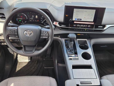 2025 Toyota Sienna LE