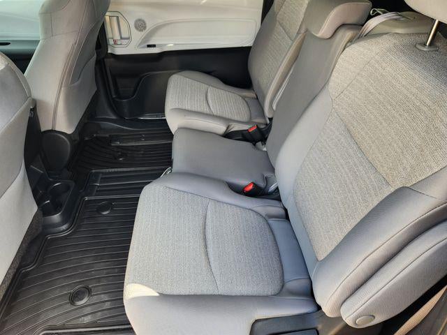 2025 Toyota Sienna LE