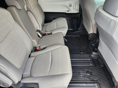 2025 Toyota Sienna LE