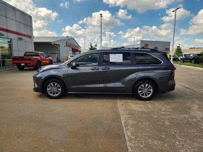 2025 Toyota Sienna LE