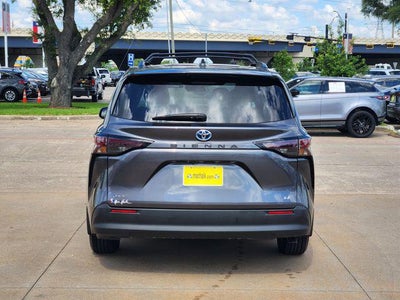 2025 Toyota Sienna LE