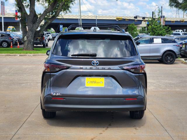 2025 Toyota Sienna LE