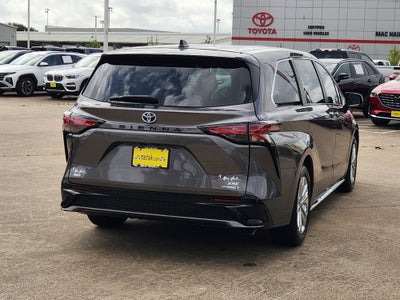 2022 Toyota Sienna XSE 7 Passenger