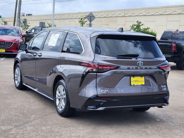 2022 Toyota Sienna XSE 7 Passenger