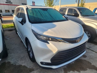 2025 Toyota Sienna XLE 8 Passenger