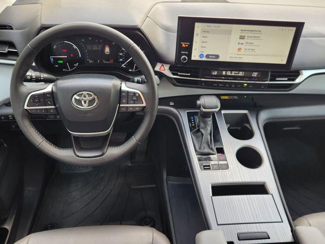 2025 Toyota Sienna XLE 8 Passenger