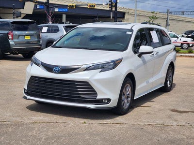 2025 Toyota Sienna XLE 8 Passenger