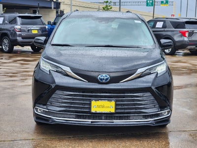 2021 Toyota Sienna XLE 8 Passenger